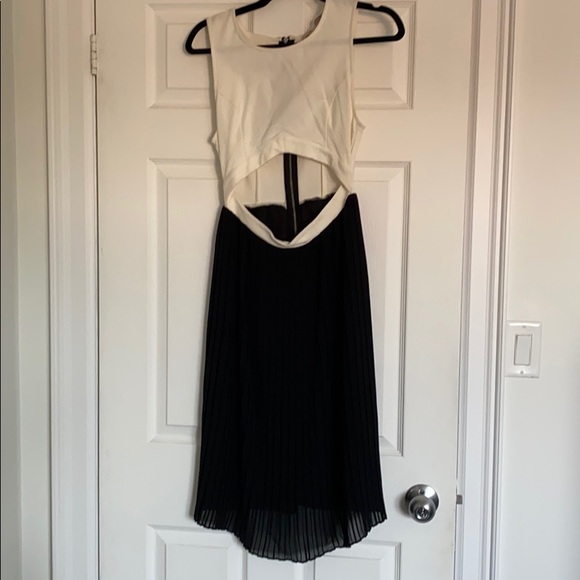 Forever 21 cutout dress - Picture 2 of 5